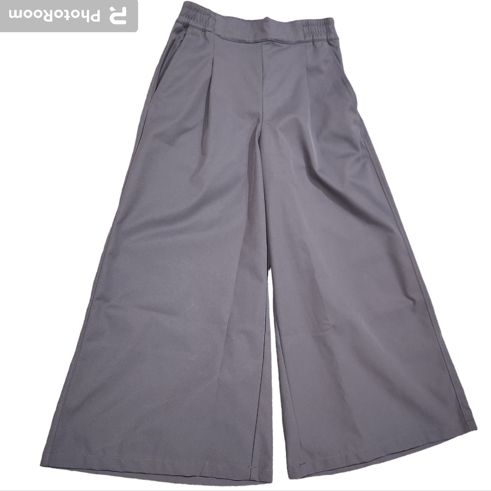 Under Armour Wide Leg Capri Pants Gray Size 2 NWT